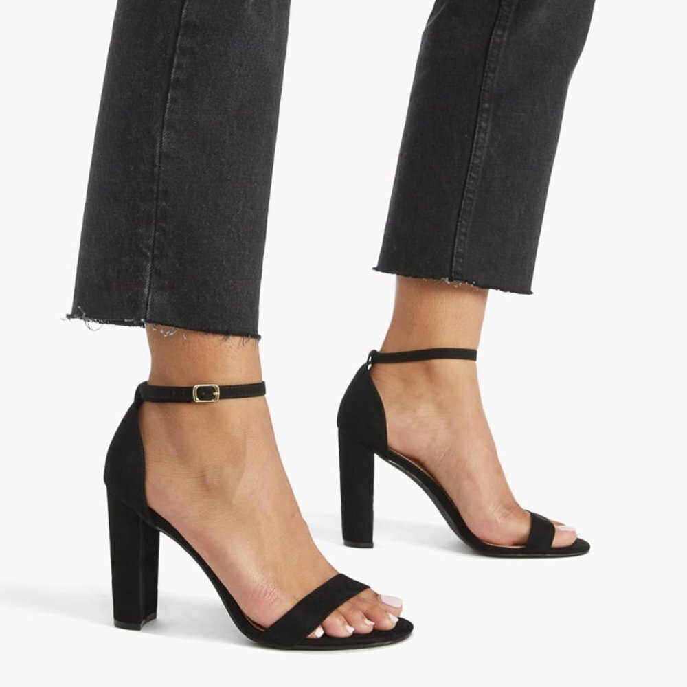 LYVIA CLASSIC BLACK SUEDE BLOCK HEELED OPEN TOE SANDAL BY SHOE DAZZLE SIZE 7 NWT